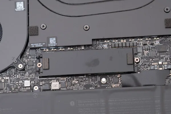 Dell 16 Premiumのメモリの写真