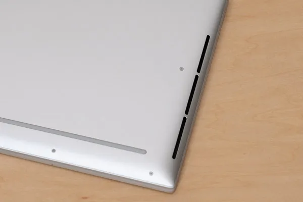 Dell 16 Premiumのスピーカー写真2