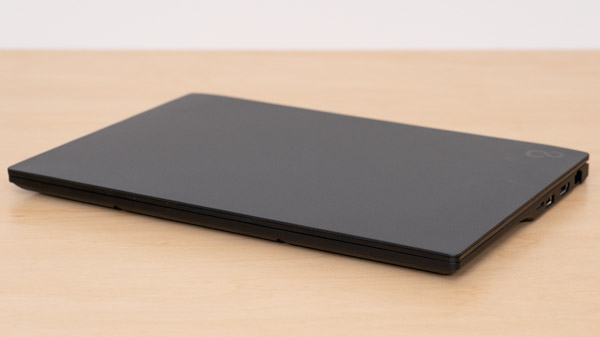 FMV WU5-K3の薄さの写真その2