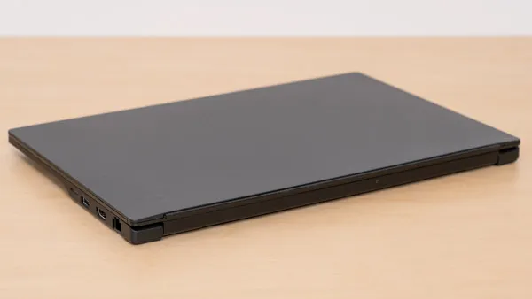 FMV WU5-K3の薄さの写真