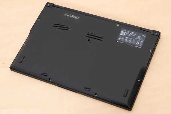 FMV WU5-K3の底面写真