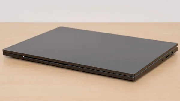 FMV WA4-L1の薄さの写真その2