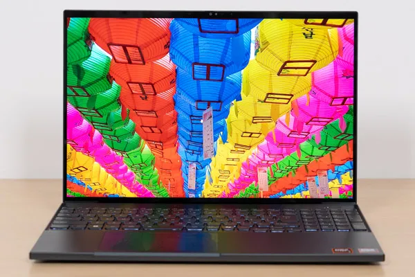 FMV WA4-L1で、綺麗な画像を表示しているところ