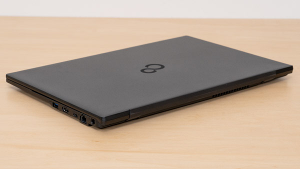 FMV WE1-K3の薄さの写真