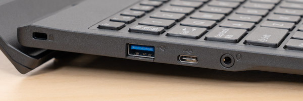 FMV WE1-K3の側面の写真その2