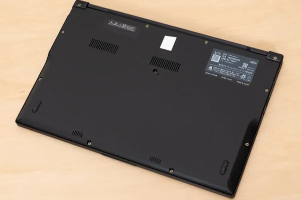 FMV WU6-L1の底面写真