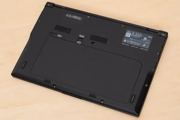 FMV WU7-K3の底面写真