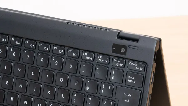 FMV WU8-K3のWebカメラの写真（リア）