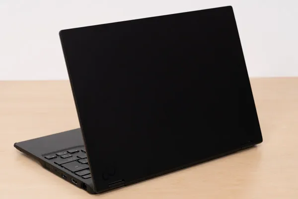 FMV WU8-K3の天板写