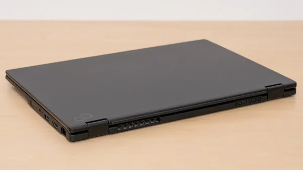 FMV WU8-K3の薄さの写真その2