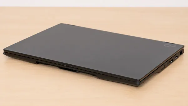 FMV WU8-K3の薄さの写真