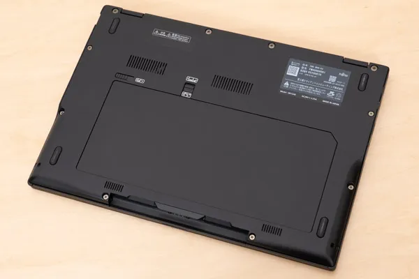 FMV WU8-K3の底面写真