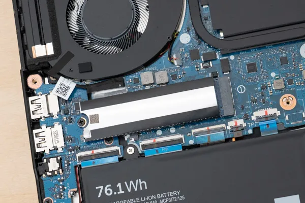 AERO X16のSSDの写真