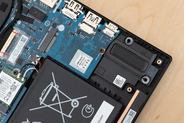 AERO X16のSSDの写真
