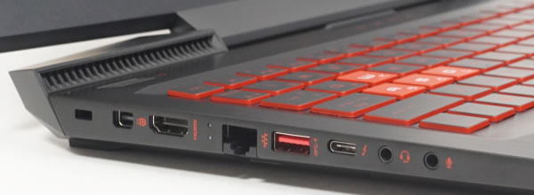 HP OMEN by HP 15の側面