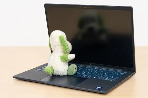 HP EliteBook X G1i 14 AIの映り込み