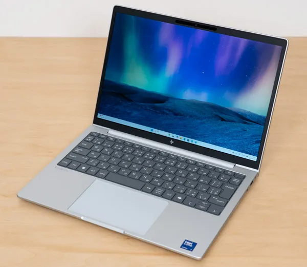 HP EliteBook 8 G1i 13の正面写真