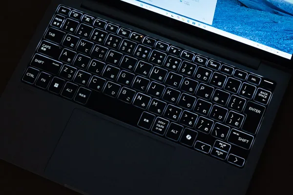 HP EliteBook 8 G1i 13のキーボードバックライト