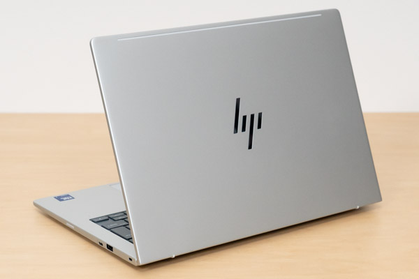HP EliteBook 8 G1i 14の天板写