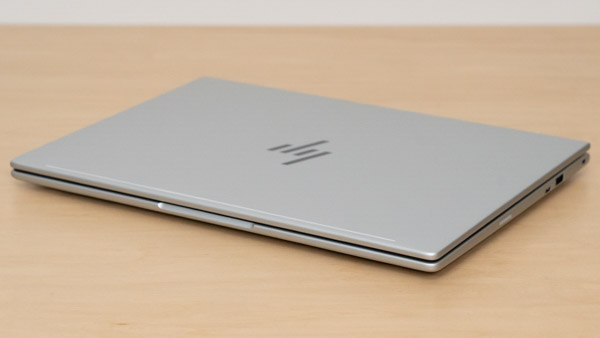 HP EliteBook 8 G1i 14の薄さの写真その2
