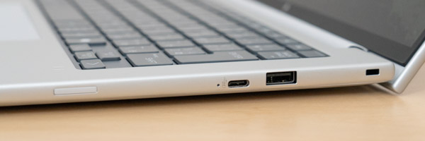 HP EliteBook 8 G1i 14の側面の写真