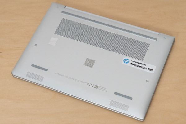 HP EliteBook 8 G1i 14の底面写真