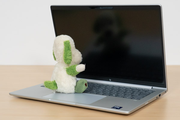 HP EliteBook 8 G1i 14の映り込み