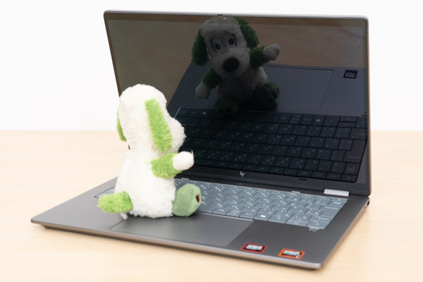 HP OmniBook X Flip 14-fkの映り込み