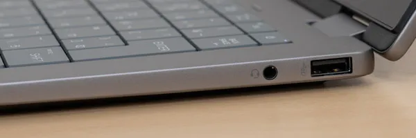 HP OmniBook X Flip 14-fmの側面の写真