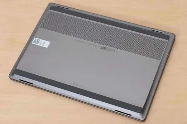 HP OmniBook X Flip 14-fmの底面写真