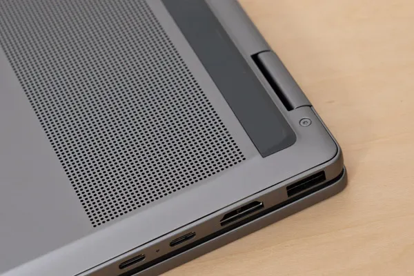 HP OmniBook X Flip 14-fmのゴム足