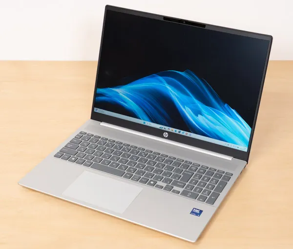 HP OmniBook 5 16-afの正面写真