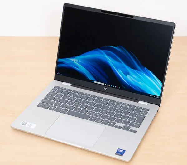 HP OmniBook 7 14-frの正面写真