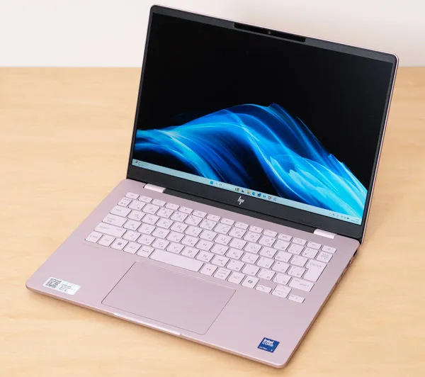 HP OmniBook 7 14-frの正面写真