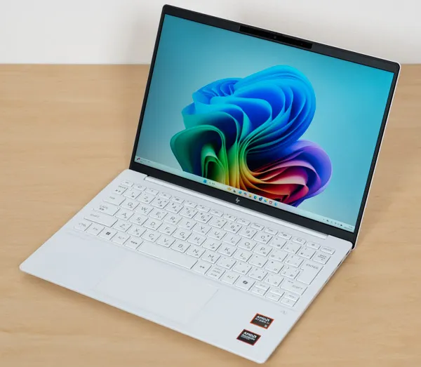 HP OmniBook 7 Aero 13-bgの正面写真