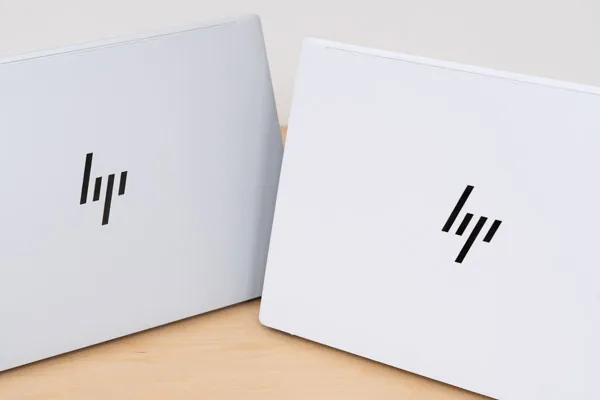 HP OmniBook 7 Aero 13-bgの天板