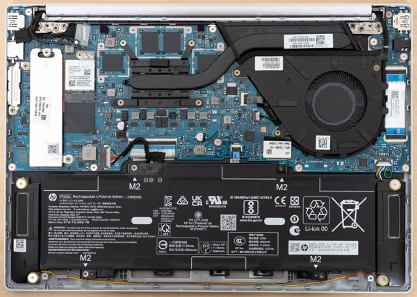 HP OmniBook 7 Aero 13-bgの内部の写真