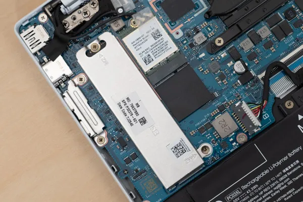 HP OmniBook 7 Aero 13-bgのSSDの写真