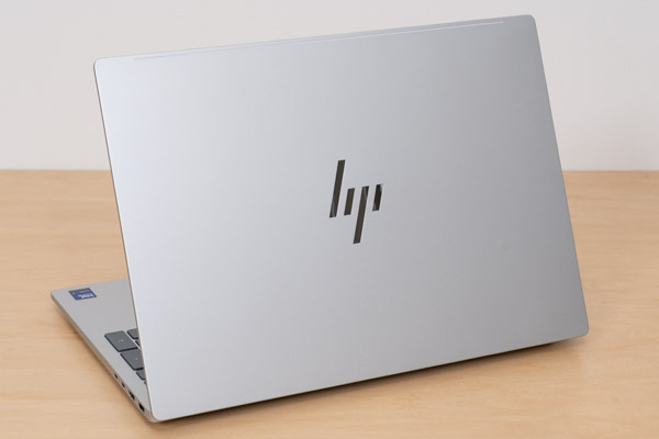 HP OmniBook 7 16-ayの天板