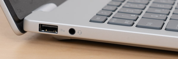 HP OmniBook 7 16-ayの側面の写真その2