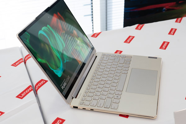 レノボ Yoga 970iの展示機レビュー - the比較