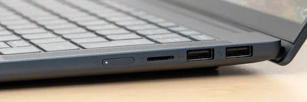 IdeaPad Slim 5i Gen 10 (14型 Intel)の側面の写真