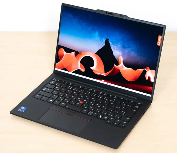 ThinkPad X1 Carbon Gen 13 Aura Editionの正面写真