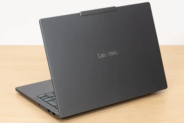 IdeaPad Pro 5 Gen 10(14型 AMD)の天板写