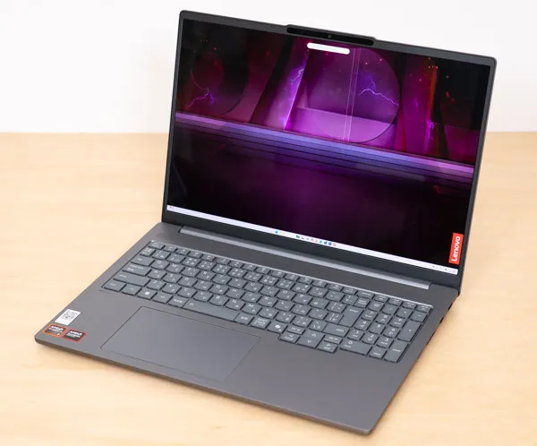 IdeaPad Pro 5 Gen 10(16型 AMD)の正面写真