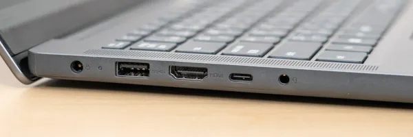 IdeaPad Slim 3 Gen 10 (14型 AMD)の側面の写真その2