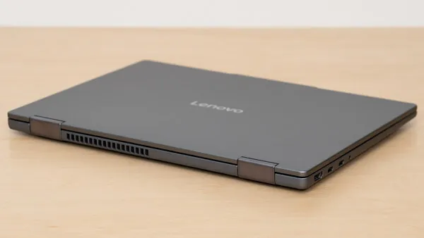 IdeaPad 5 2-in-1 Gen 10(14型 AMD)の薄さの写真