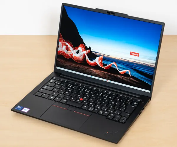ThinkPad E14 Gen 7 IALの正面写真