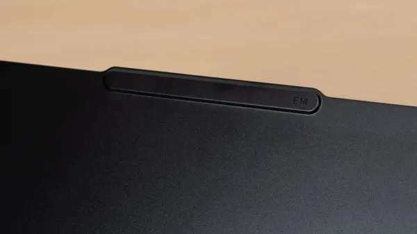ThinkPad E14 Gen 7 IALの天板アップ