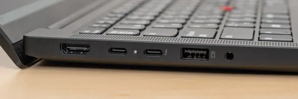 ThinkPad E14 Gen 7 IALの側面の写真その2